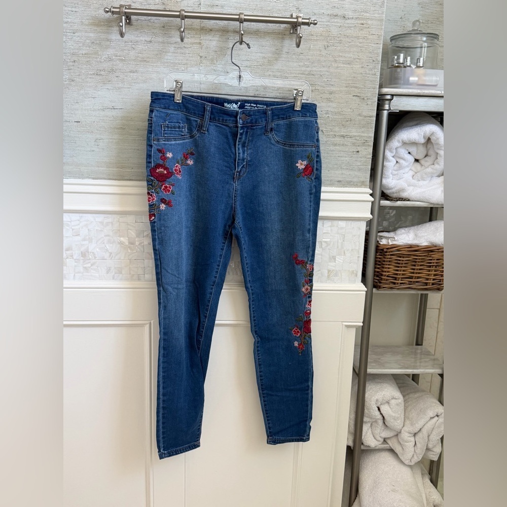 12 31 large Mossimo Supply Co. jeggings skinny jeans Red Floral Embroidery